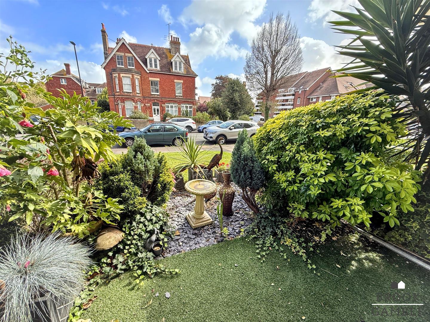 3 Bedroom Flat. Granville Road in Eastbourne,  5